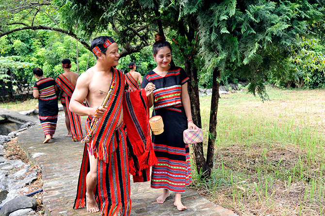 Dấu ấn tình yêu của người Pa Cô