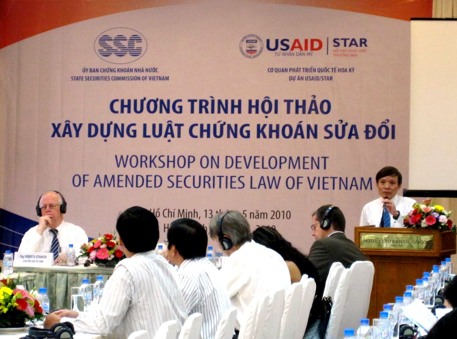 Hoàn thiện khung khổ pháp lý tạo nền móng phát triển bền vững cho thị trường chứng khoán