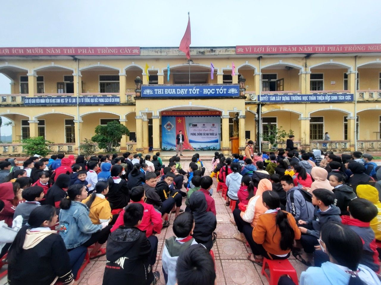 Từng bước giảm tỉ lệ hút thuốc hướng đến hành vi bỏ hút thuốc, không hút thuốc lá trong cộng đồng