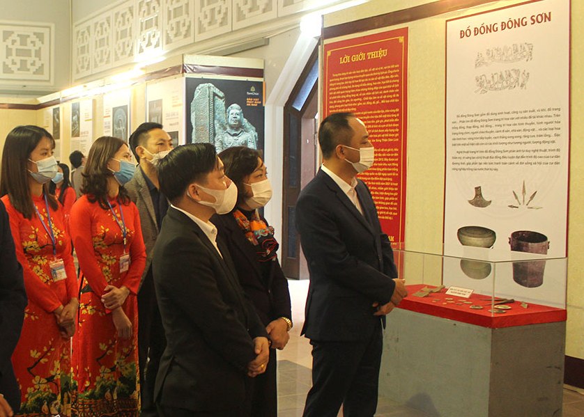 Trưng bày “Cổ vật tiêu biểu tỉnh Hà Nam” lần thứ nhất