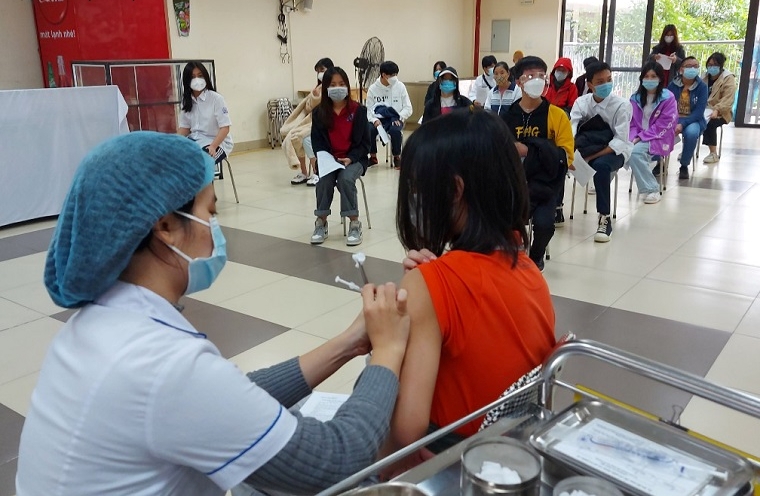Hà Nội triển khai tiêm vaccine cho học sinh THPT