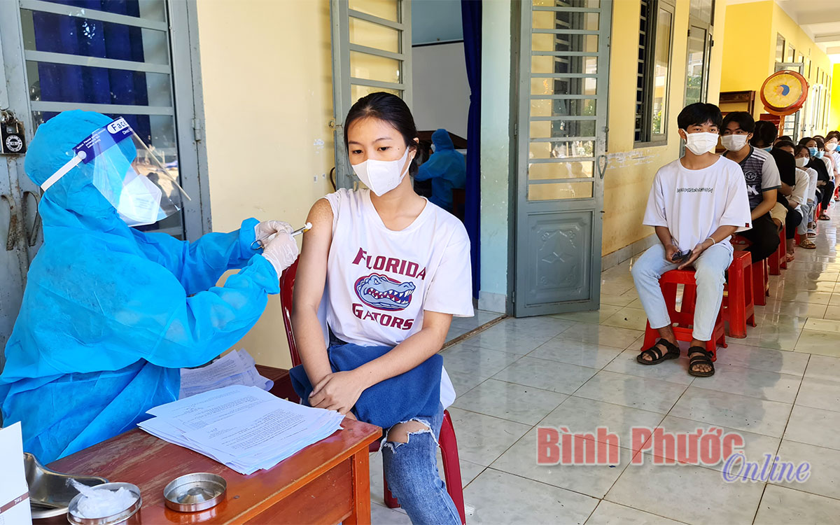 Bình Phước Đẩy nhanh tiến độ tiêm chủng vắc xin phòng COVID-19