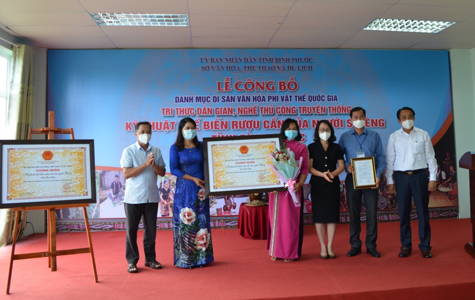 Kỹ thuật chế biến rượu cần của người S’Tiêng Bình Phước là di sản văn hóa quốc gia