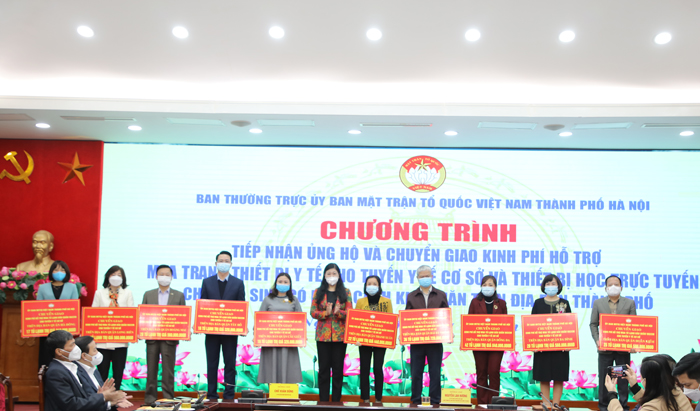 Chuyển giao hơn 20 tỷ đồng hỗ trợ 579 trạm y tế cơ sở mua tủ lạnh bảo quản vắc xin
