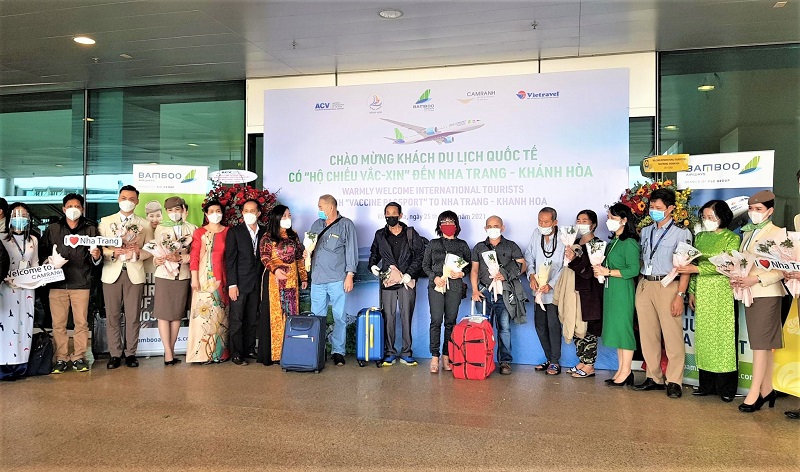Nha Trang đón chuyến bay chở khách du lịch quốc tế có hộ chiếu vắc xin