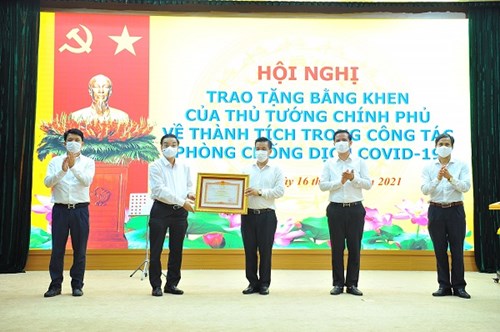 Hà Nội khen thưởng 56 tập thể, cá nhân trong phòng, chống dịch COVID-19