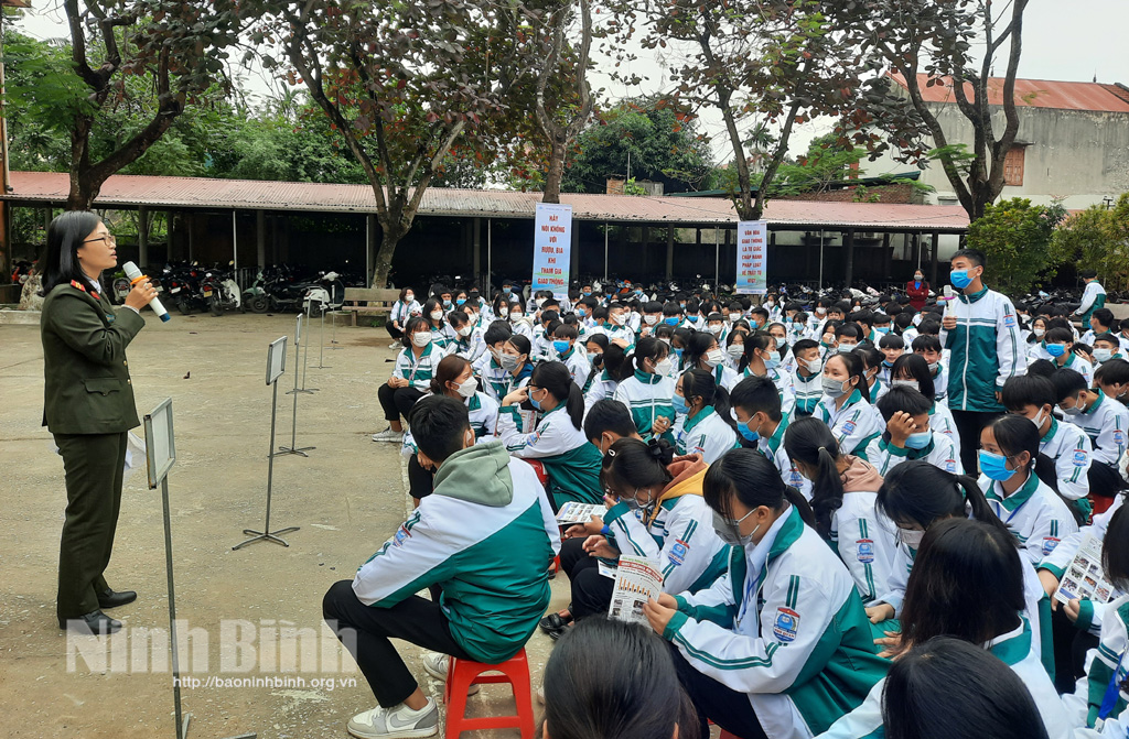 Công an Ninh Bình tuyên truyền pháp luật về trật tự an toàn giao thông