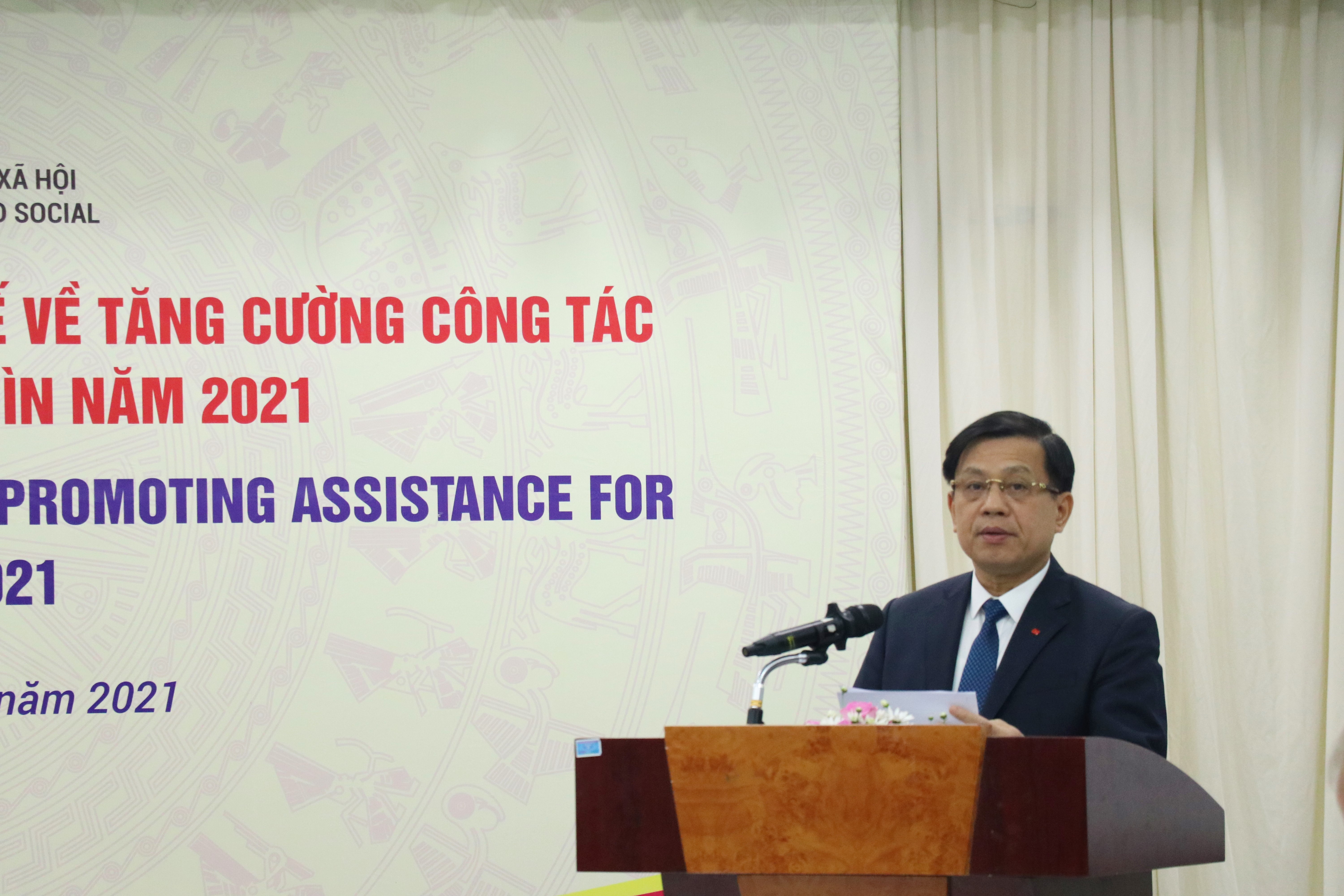 Chia sẻ kinh nghiệm quốc tế về tăng cường công tác hỗ trợ nạn nhân bom mìn