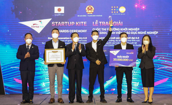 Dự án “Gậy thông minh” đoạt giải Nhất Startup Kite 2021