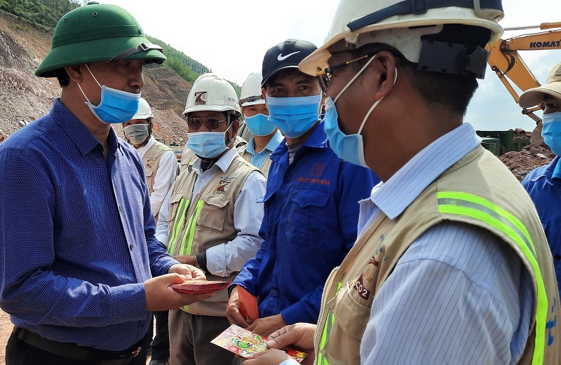 Đảm bảo ATGT gắn với phòng dịch trong thi công dự án dịp Tết