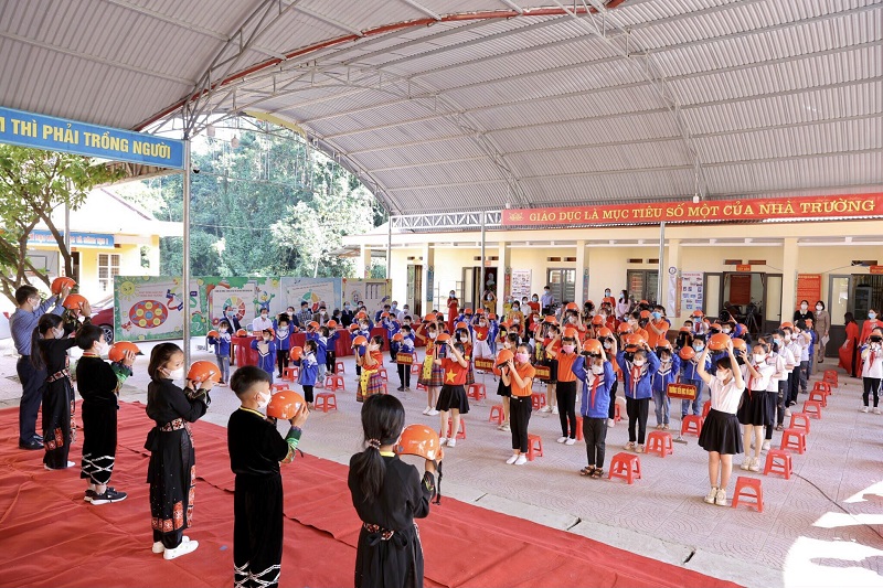 Quỹ AIP tiếp tục triển khai dự án mũ bảo hiểm cho trẻ em khó khăn
