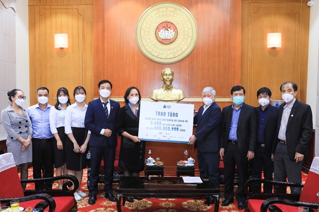 Thêm 3 000 phần quà đại đoàn đoàn kết sẻ chia với người nghèo