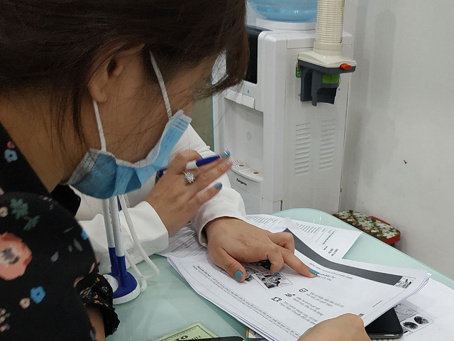 Xử phạt ngân hàng ép khách mua bảo hiểm khi vay vốn