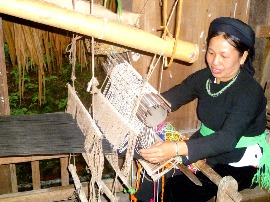 Nghề dệt thổ cẩm của người Tày vùng Nghĩa Đô

​