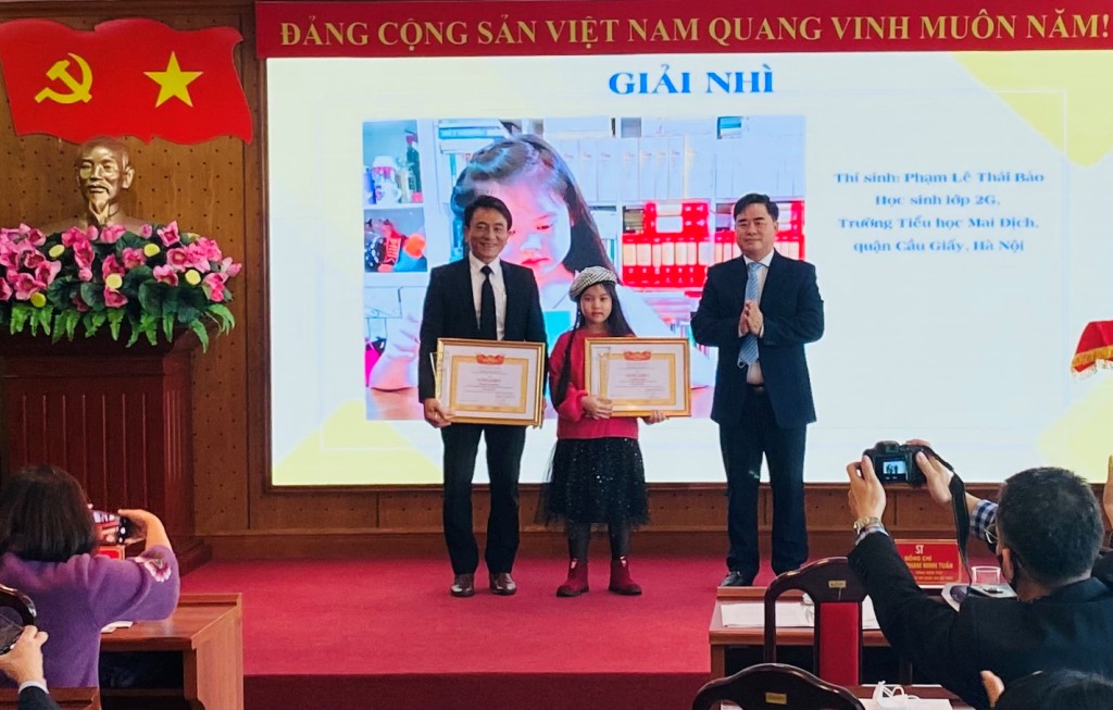 Trao 48 giải cuộc thi “Khoảnh khắc cùng sách” và “Viết lời giới thiệu sách”