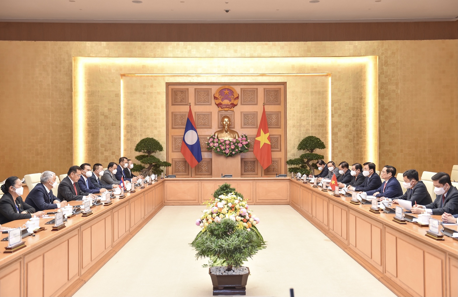 Thủ tướng Phạm Minh Chính hội kiến với Chủ tịch Quốc hội Lào Saysomphone Phomvihane