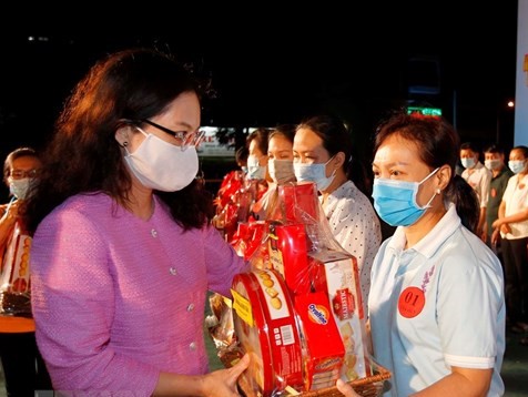 Chăm lo Tết cho gia đình đoàn viên, công nhân lao động tiêu biểu