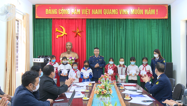 Sơn La Đẩy mạnh thực hiện Chương trình Sóng và máy tính cho em