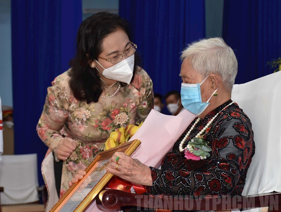 TP Hồ Chí Minh Phong, truy tặng danh hiệu cho 23 Bà mẹ Việt Nam Anh hùng