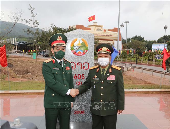 Việt Nam - Lào đoàn kết chung tay xây dựng biên giới hữu nghị hoà bình