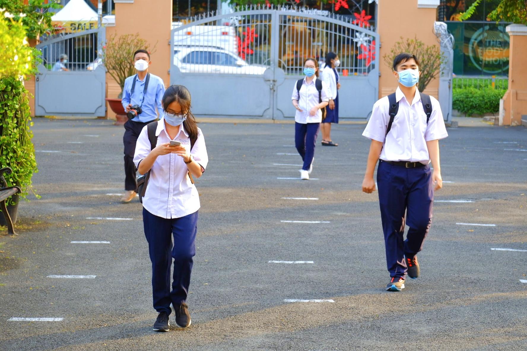 TP Hồ Chí Minh Học sinh, sinh viên háo hức trở lại trường học trực tiếp
