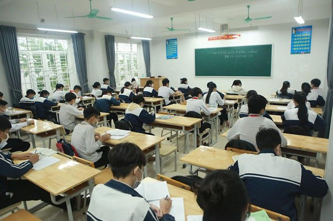 Đóng học phí thế nào khi vừa học trực tuyến, vừa học trực tiếp