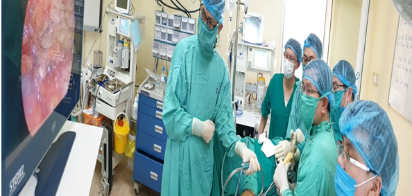 Tạo hình vạt cơ lưng rộng che phủ khuyết hổng thành ngực do loét sau 20 năm điều trị ung thư vú