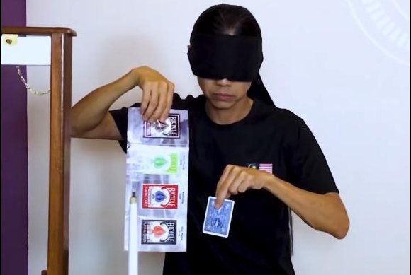 Ảo thuật gia người Malaysia lập cú đúp 2 kỷ lục thế giới Guinness