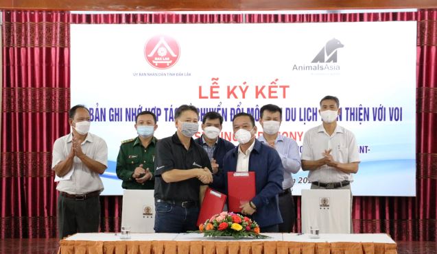 Ký kết hợp tác về mô hình du lịch thân thiện với voi