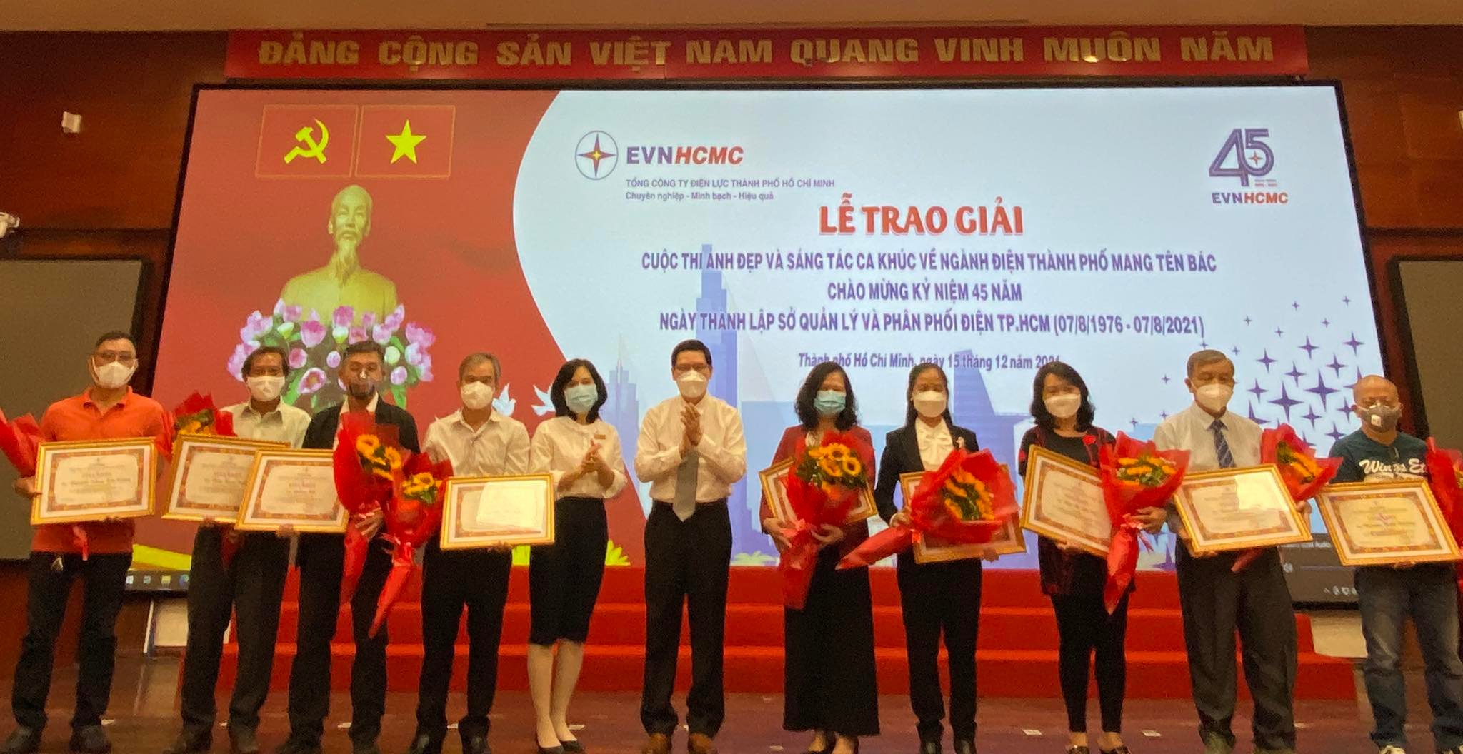 Trao giải cuộc thi về Ngành điện Thành phố mang tên Bác