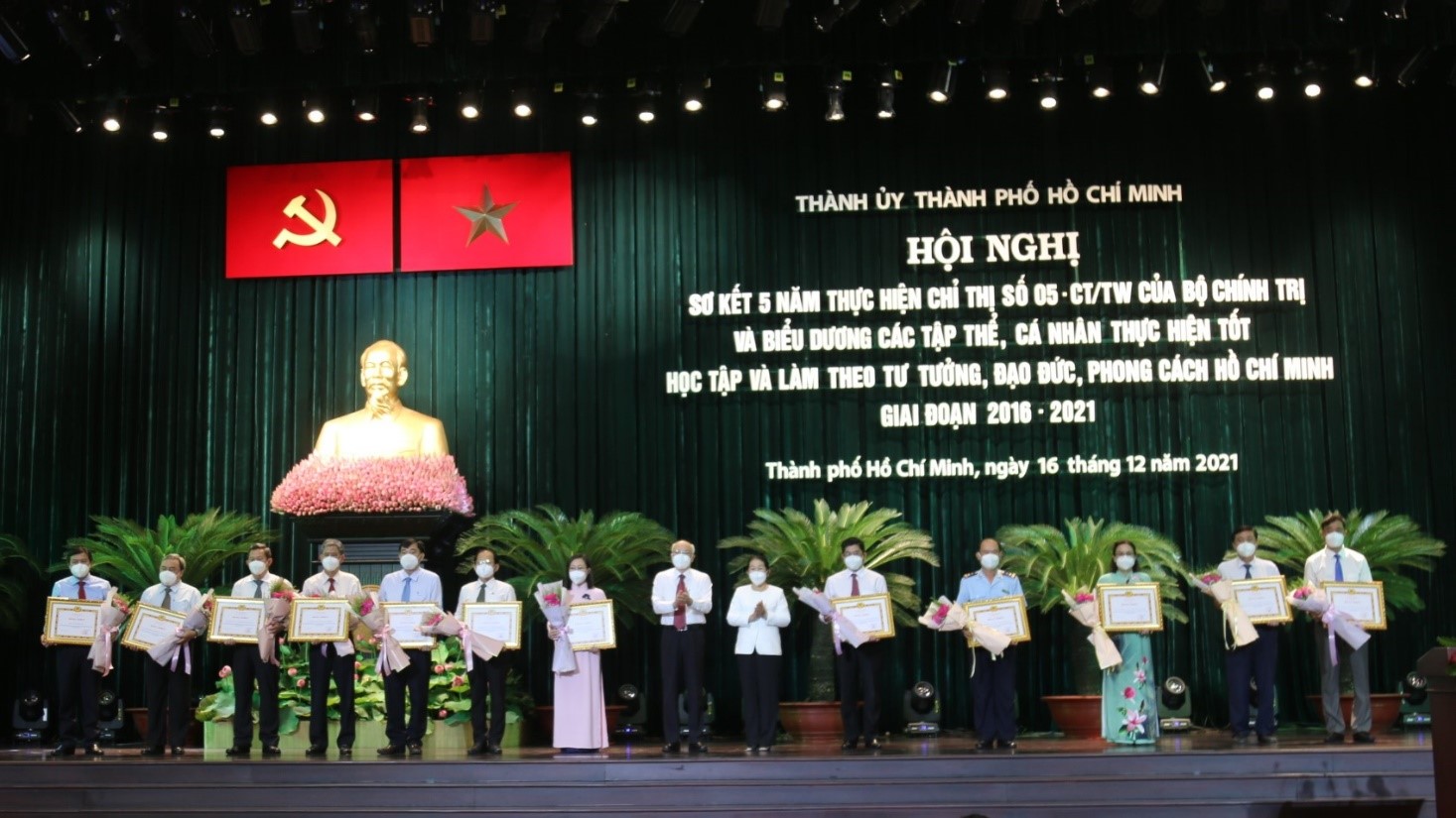 Học tập Bác để phát huy sức mạnh tổng hợp, hoàn thành tốt nhiệm vụ chuyên môn