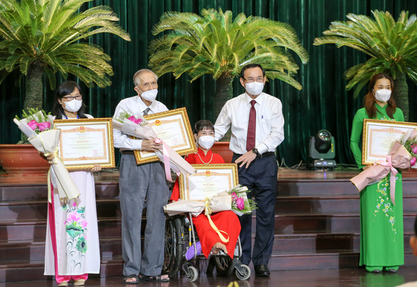 TP Hồ Chí Minh tuyên dương 395 điển hình học và làm theo Bác