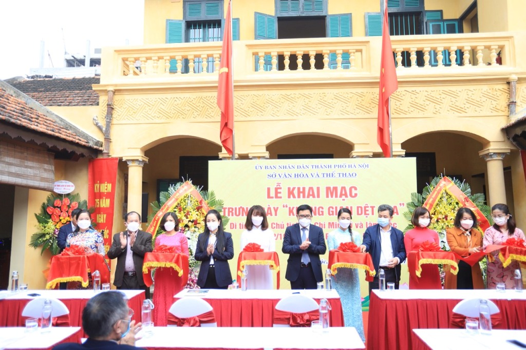 Giới thiệu “Không gian dệt lụa” nhân Ngày Toàn quốc kháng chiến