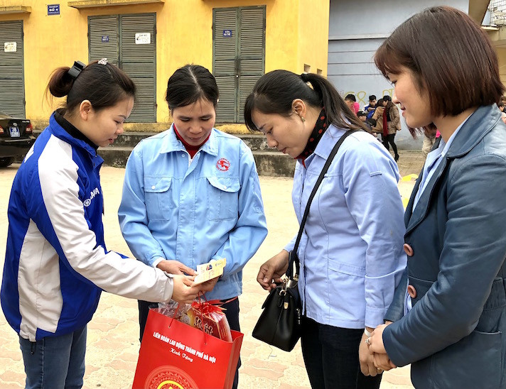 Chú trọng thực hiện các chính sách cho nữ lao động