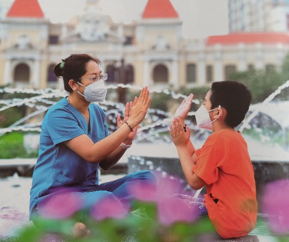 Nguyễn Á kể câu chuyện cuộc sống qua 160 bức ảnh