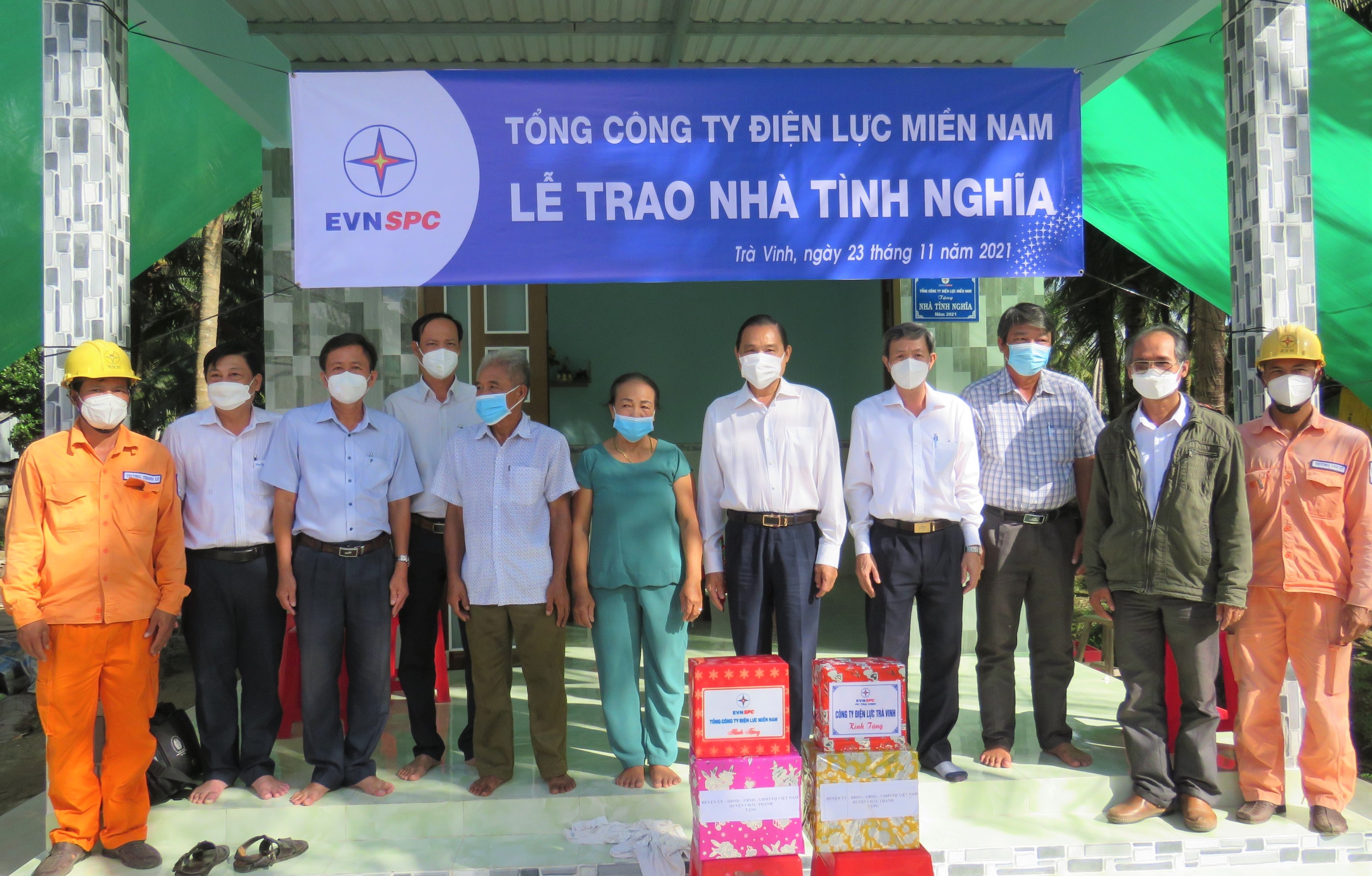 EVNSPC đồng hành cùng khách hàng vượt khó