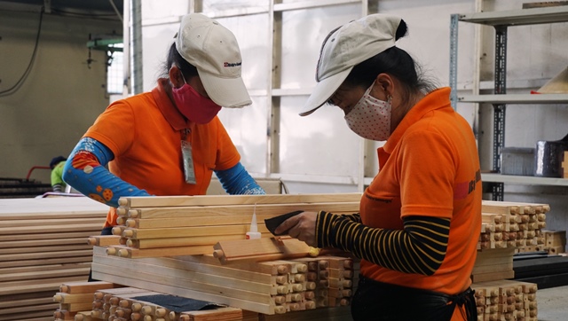 Ngành chế biến gỗ và lâm sản “vượt dịch” ngoạn mục