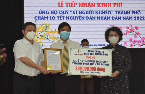TP Hồ Chí Minh tiếp nhận gần 56 tỷ đồng chăm lo Tết cho người nghèo