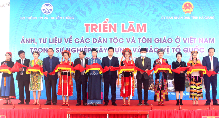 Hà Giang Triển lãm ảnh, tư liệu về các dân tộc và tôn giáo ở Việt Nam trong sự nghiệp xây dựng và bảo vệ Tổ quốc