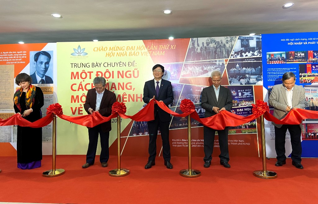Trưng bày tư liệu, hình ảnh, hiện vật về Hội Nhà báo Việt Nam 7 thập kỷ qua