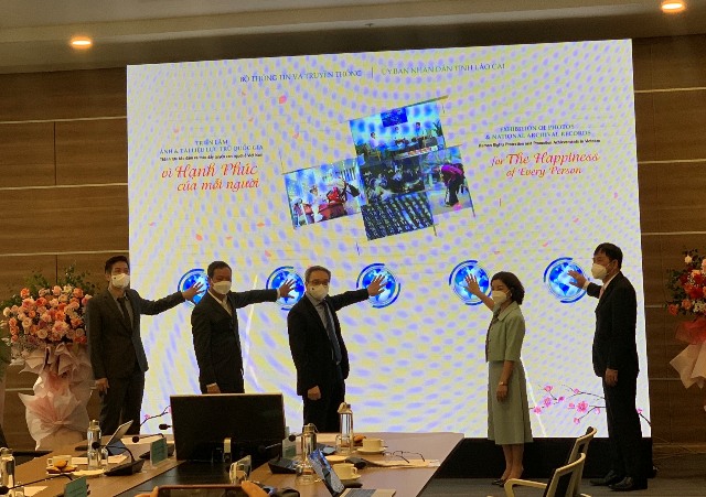 Triển lãm “Vì hạnh phúc của mỗi người”