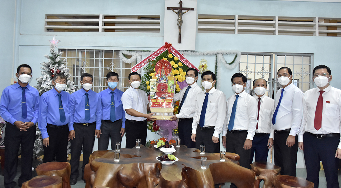 Lãnh đạo các tỉnh phía Nam thăm, chúc mừng Giáng sinh