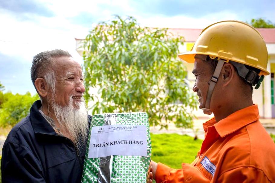 Nhiều hoạt động tri ân khách hàng sử dụng điện tại miền Trung
