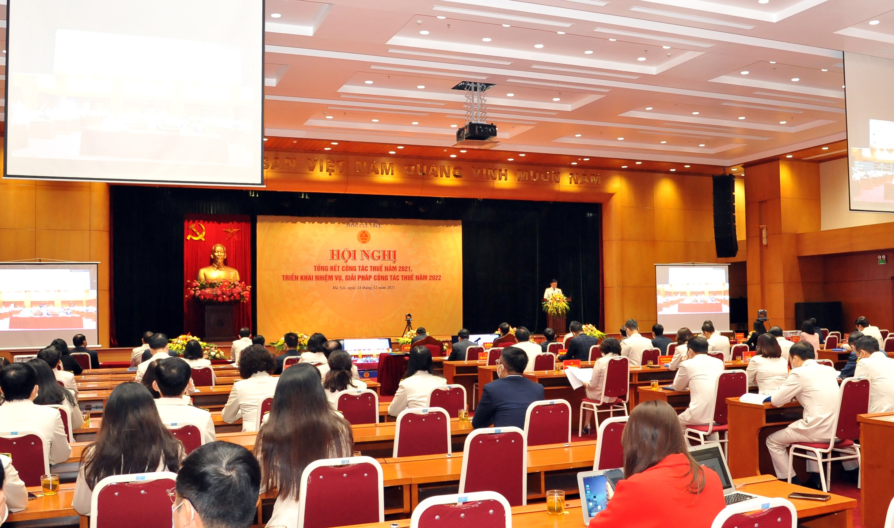 Thu ngân sách năm 2021 ước vượt dự toán trên 177 000 tỷ đồng
