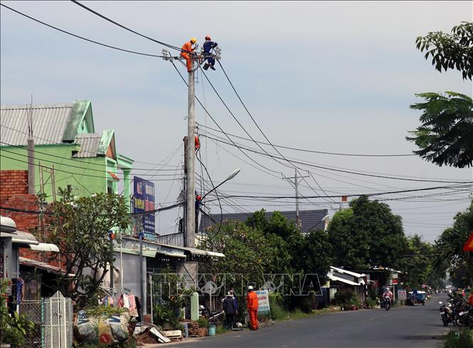 Bảo đảm vững chắc cung ứng điện cho sản xuất kinh doanh và đời sống nhân dân