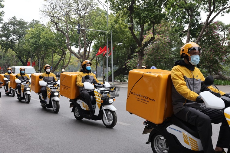 Honda và Bưu Điện Việt Nam triển khai thí điểm dự án sử dụng xe điện giao hàng