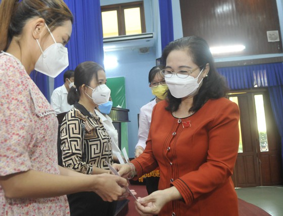 Trân trọng những cống hiến của đội ngũ y bác sĩ và lực lượng y tế lưu động
