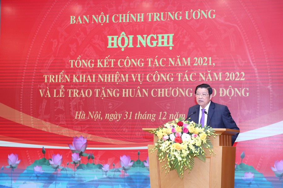 Đảm bảo sự đồng bộ, nghiêm minh, kịp thời giữa kỷ luật Đảng với xử lý hình sự, xử lý kỷ luật hành chính, đoàn thể