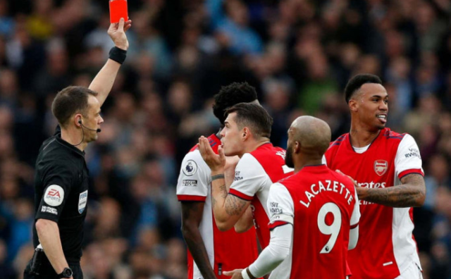 Arsenal CLB đầu tiên trong lịch sử Premier League nhận 100 thẻ đỏ