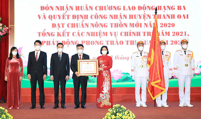 Huyện Thanh Oai đón nhận Huân chương Lao động hạng Ba